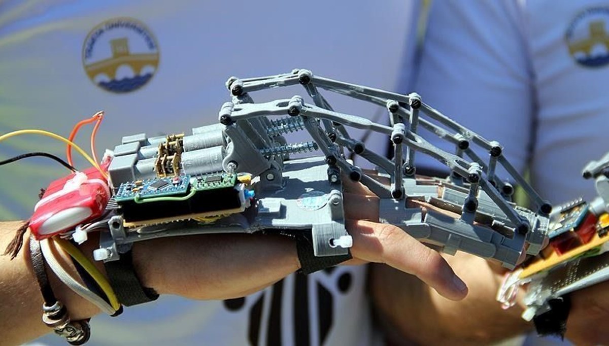 Japon bilim insanları dunyanın en buyuk biyohibrit robot elini gelistirdi